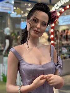 Angelina Jolie